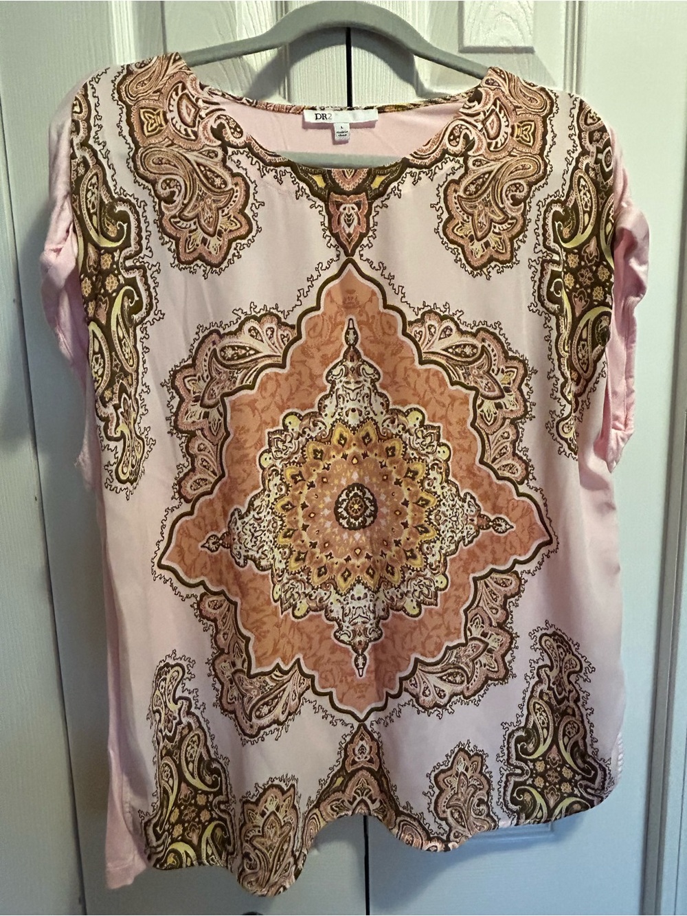 DR2 Pink Paisley Medallion Short Sleeve Top